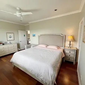 Lucky Room, A Comfortable Bedroom With Private Bathroom Close To Yvr Homestay